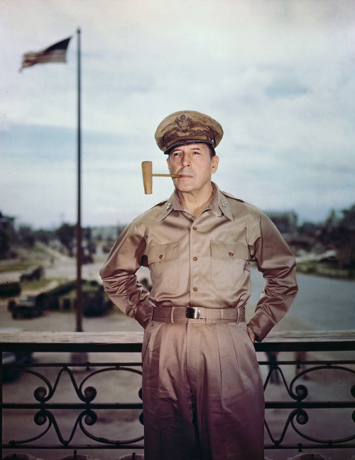 General-Douglas-MacArthur